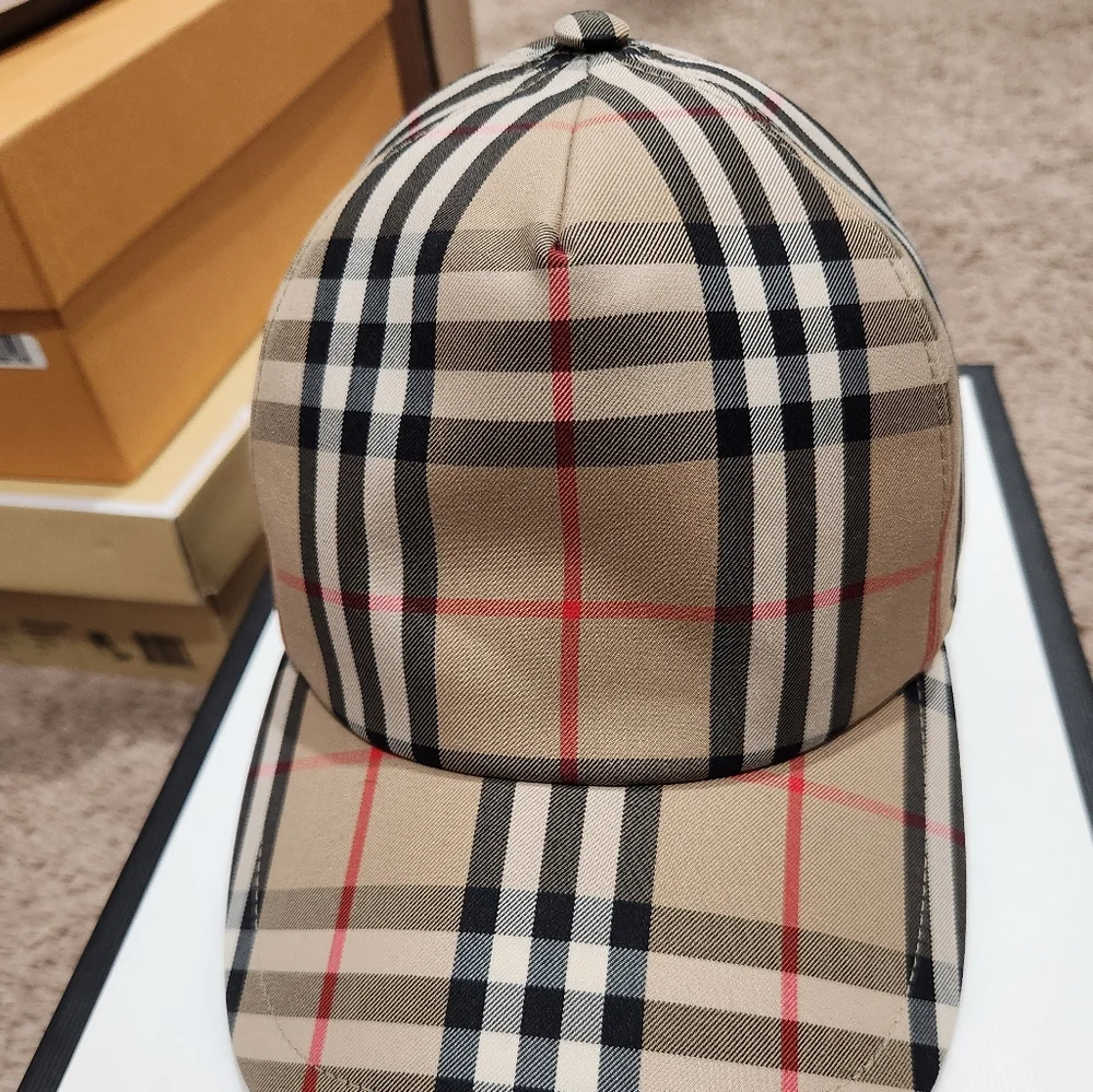 🆕️ Burberry Cap - Picture 1 of 4